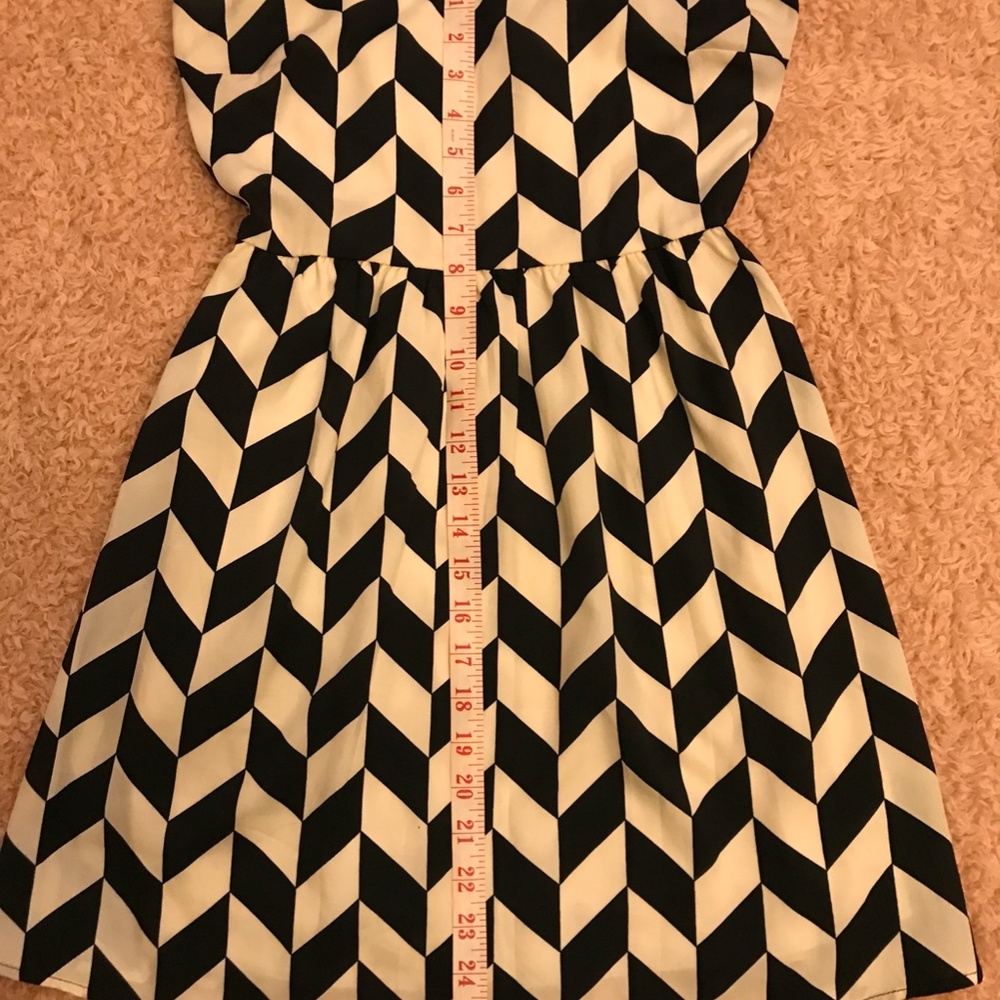 Geometric Patterned Dress - Picture 4 of 5